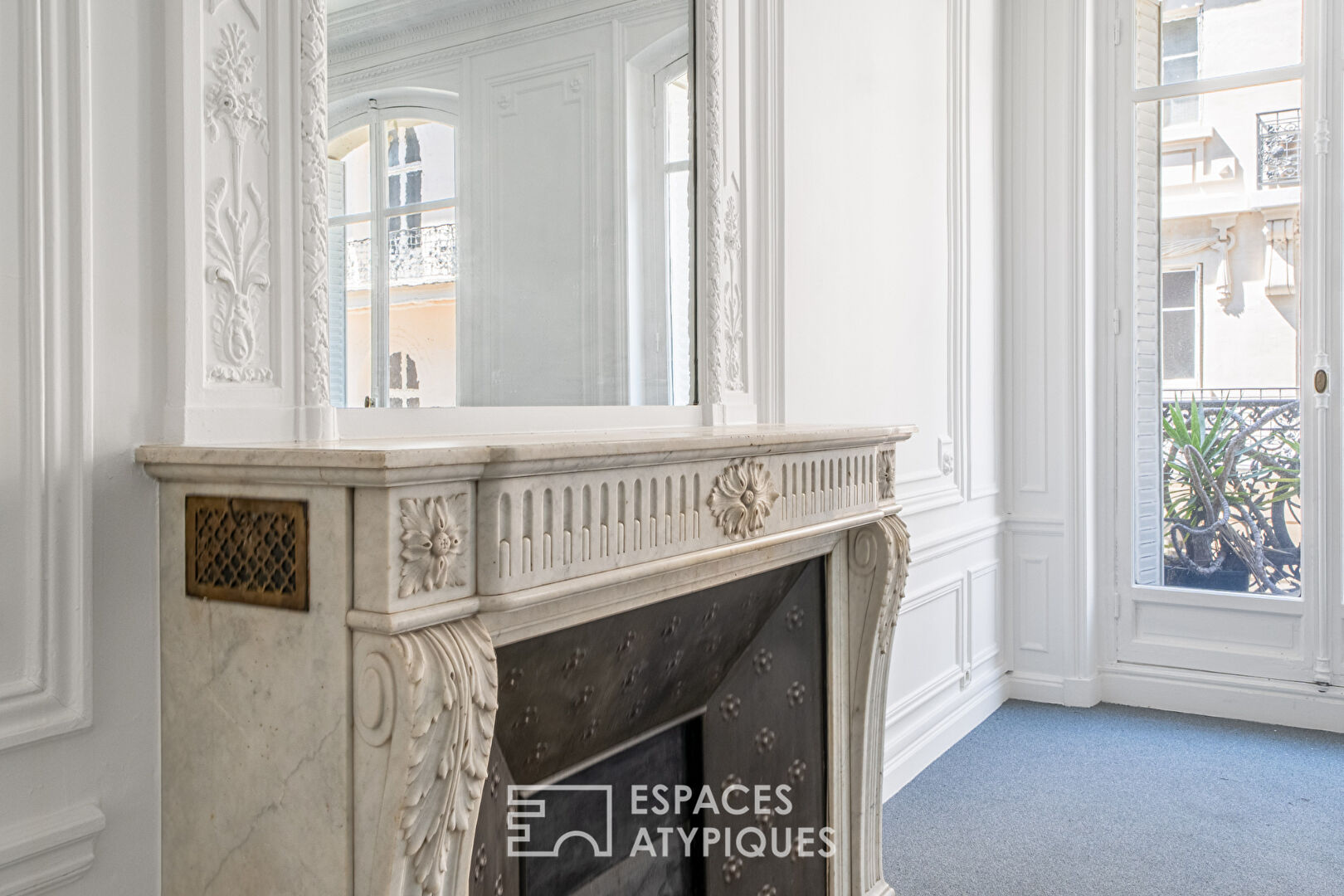 Quartier Bon Marché – Haussmannien avec balcon filant