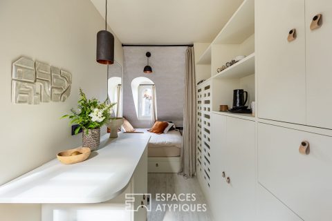 Studio, top floor with view over Rue Guynemer