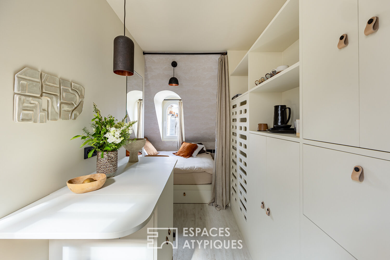 Studio, top floor with view over Rue Guynemer