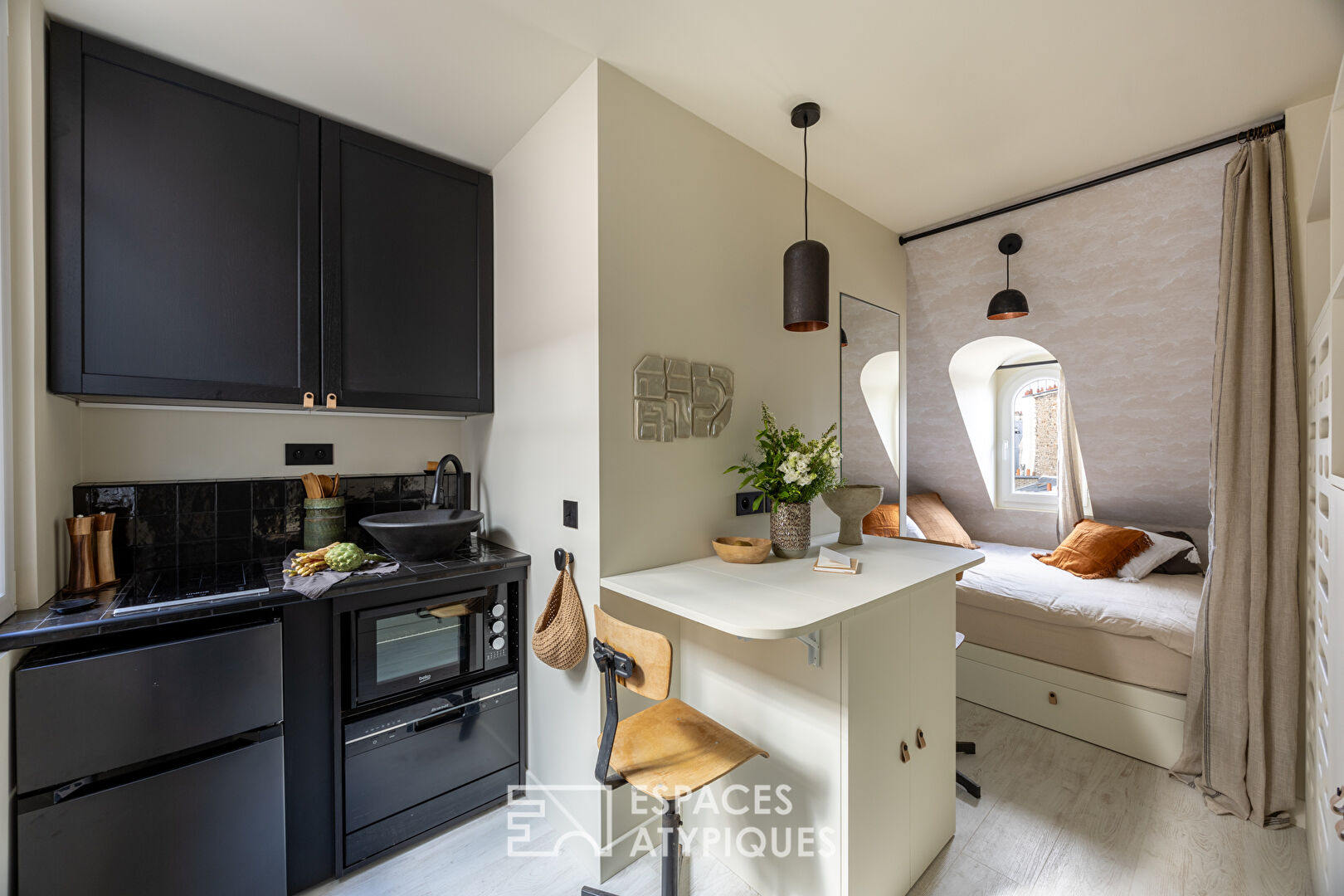 Studio, top floor with view over Rue Guynemer