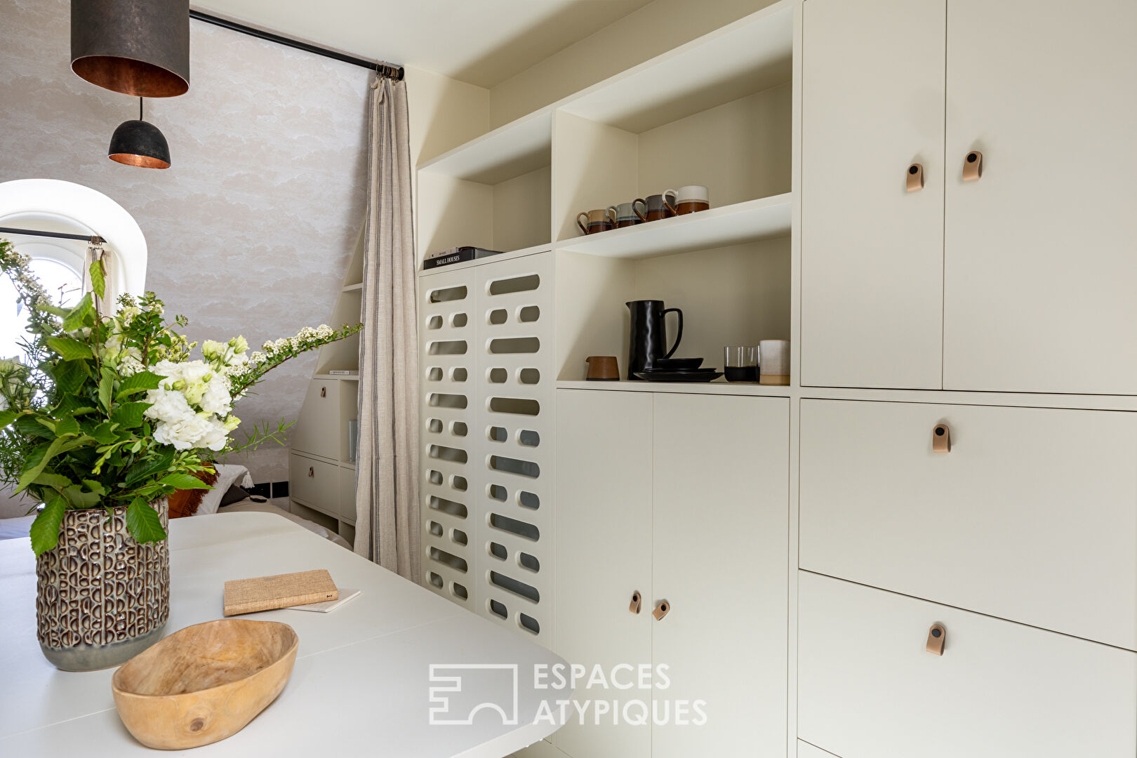 Studio, top floor with view over Rue Guynemer