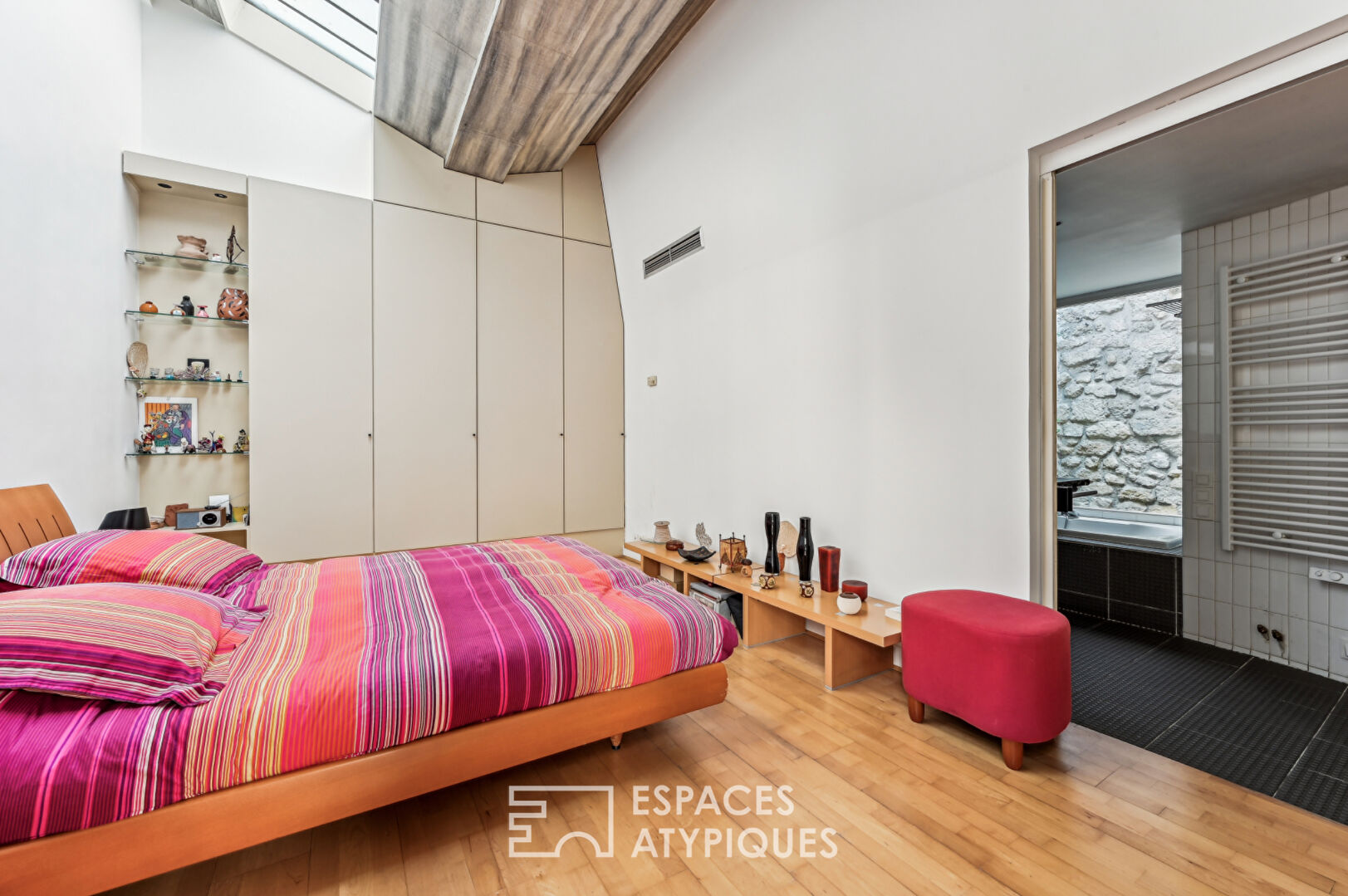 Loft with a glass roof, reminiscent of an artist’s studio, overlooking a courtyard and terrace near the Jardin des Plantes
