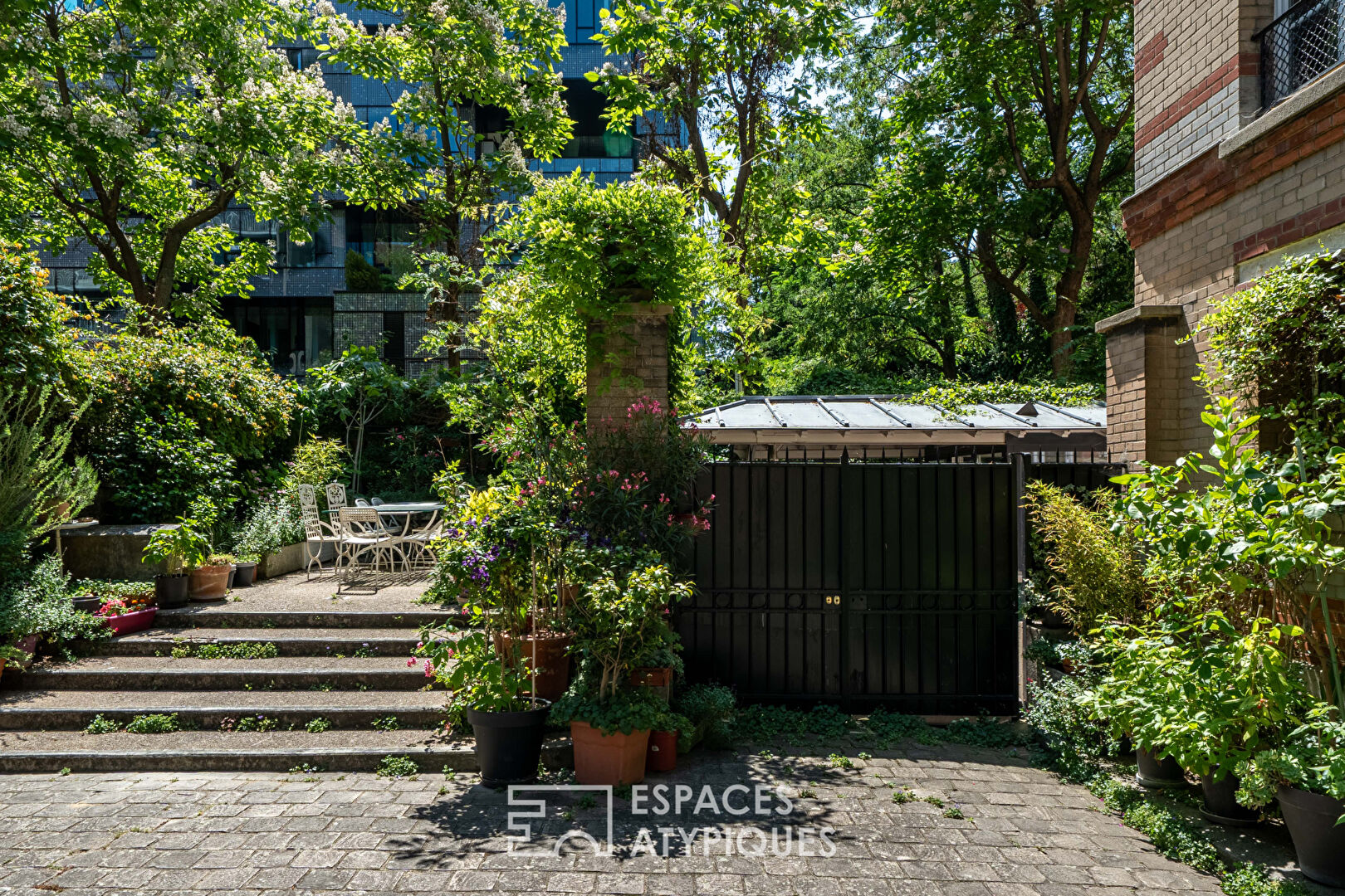 Loft avec véranda et terrasses, rue de la Colonie