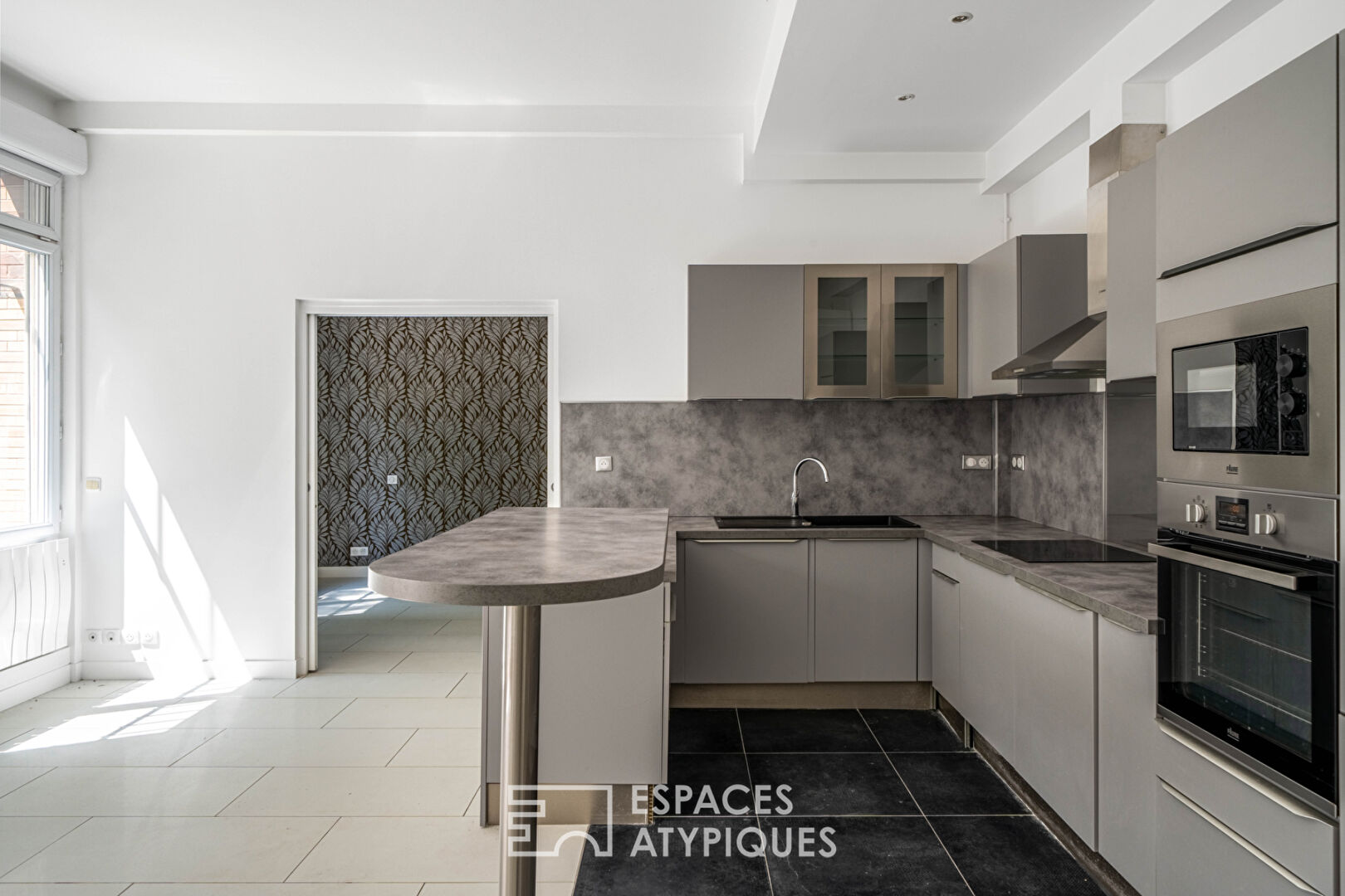 Loft avec véranda et terrasses, rue de la Colonie
