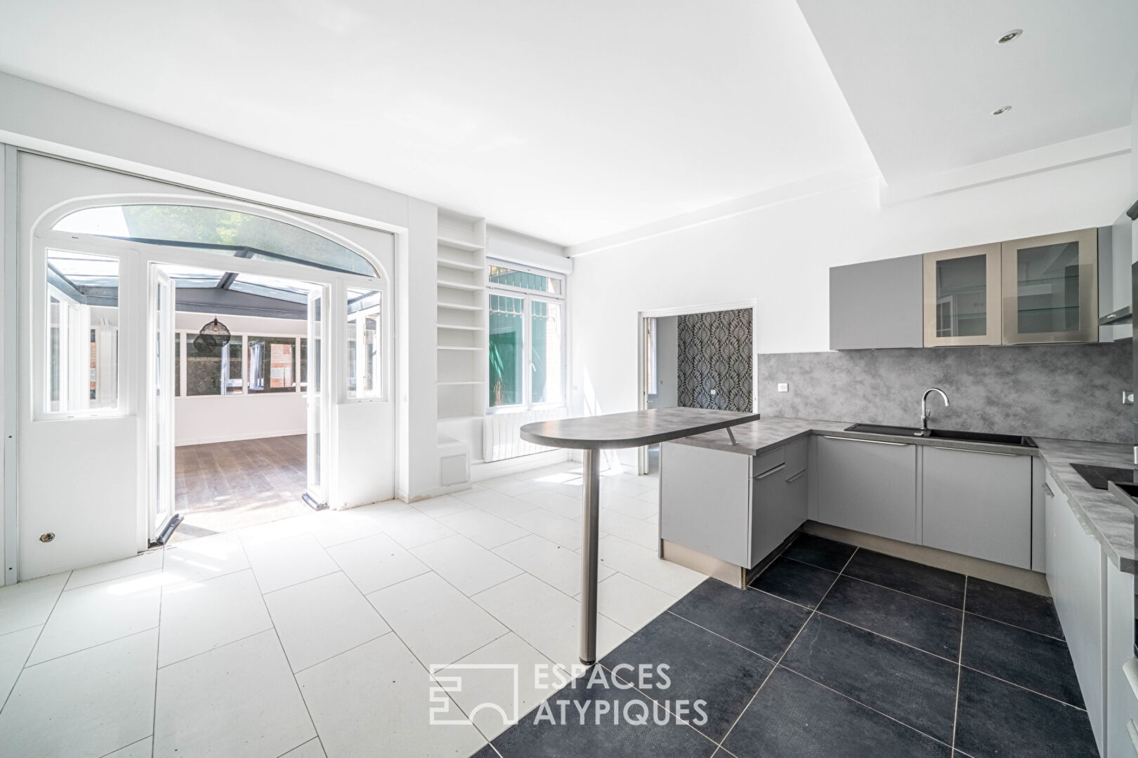 Loft avec véranda et terrasses, rue de la Colonie