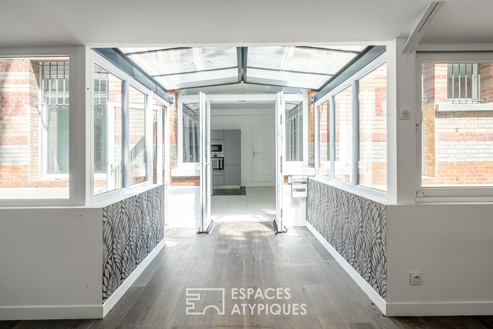 Loft avec véranda et terrasses, rue de la Colonie