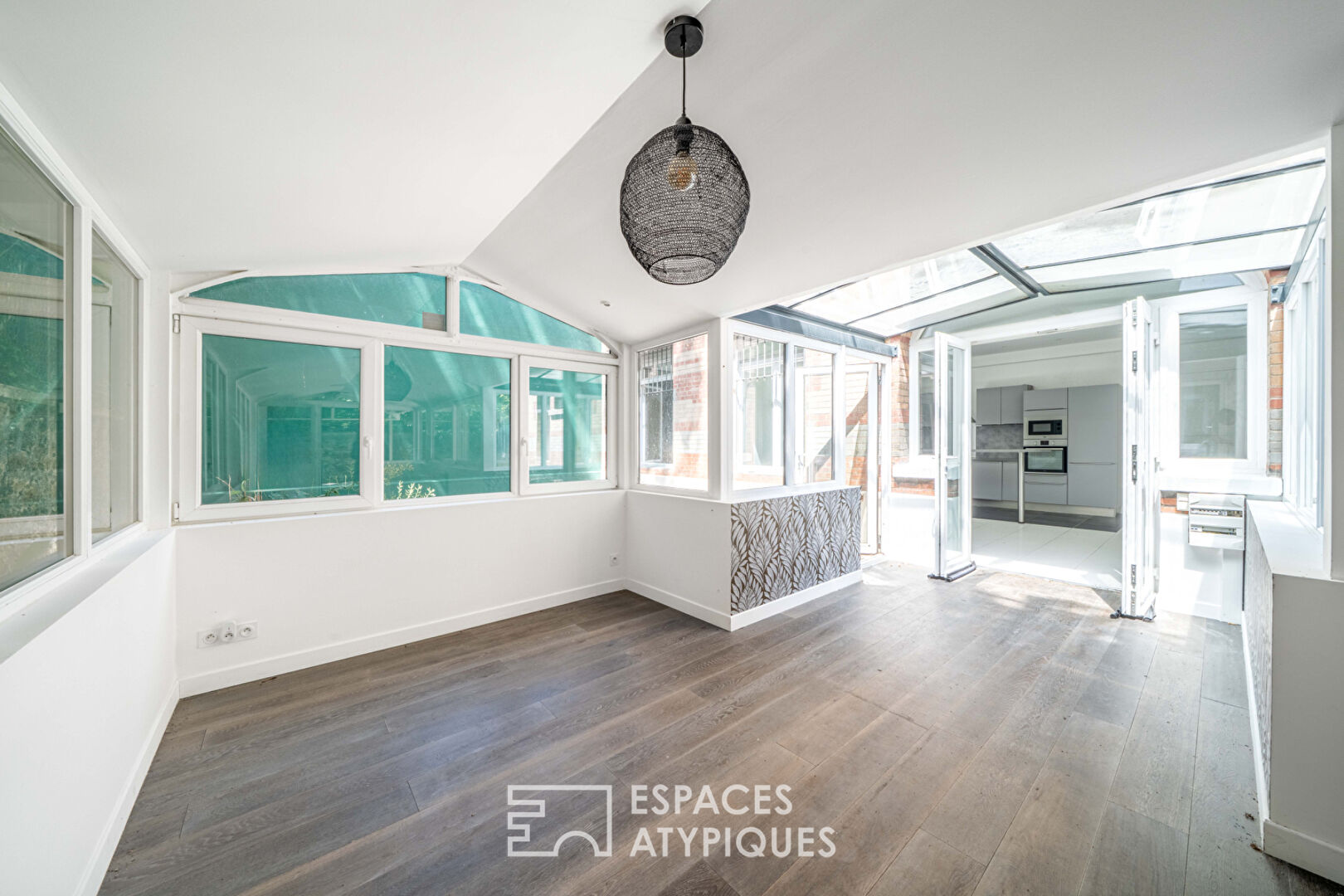 Loft avec véranda et terrasses, rue de la Colonie