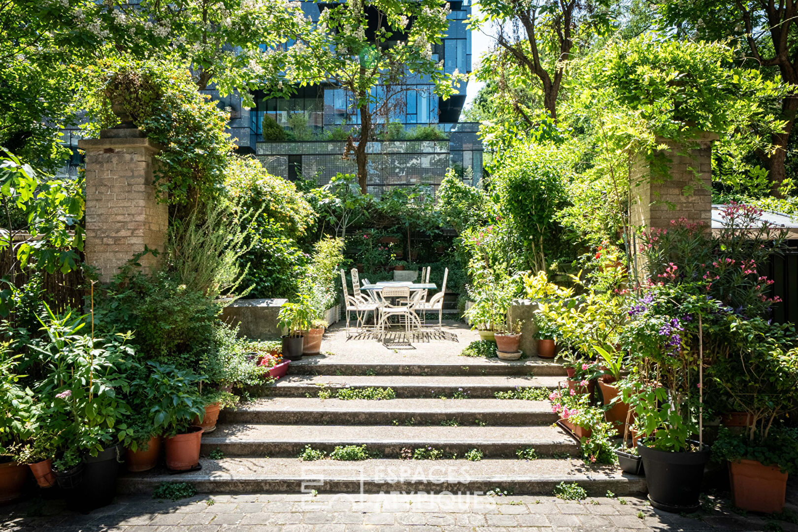 Loft avec véranda et terrasses, rue de la Colonie