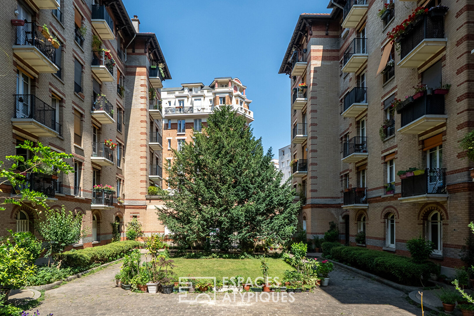 Loft avec véranda et terrasses, rue de la Colonie