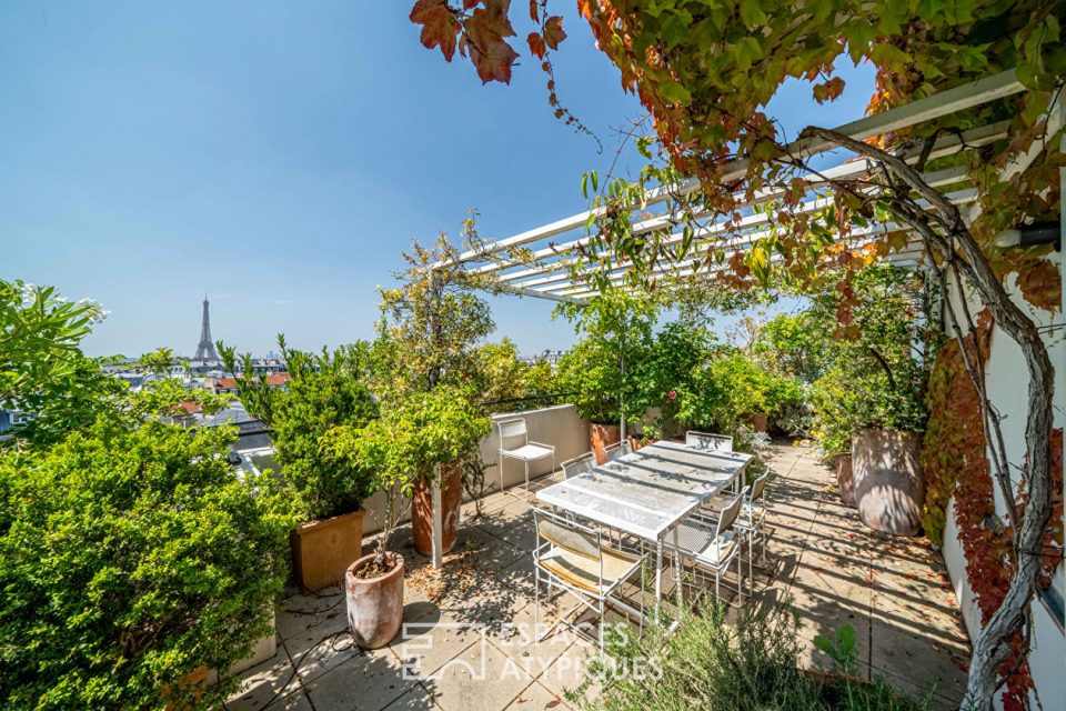 Duplex aux derniers étages avec terrasse vue Tour Eiffel
