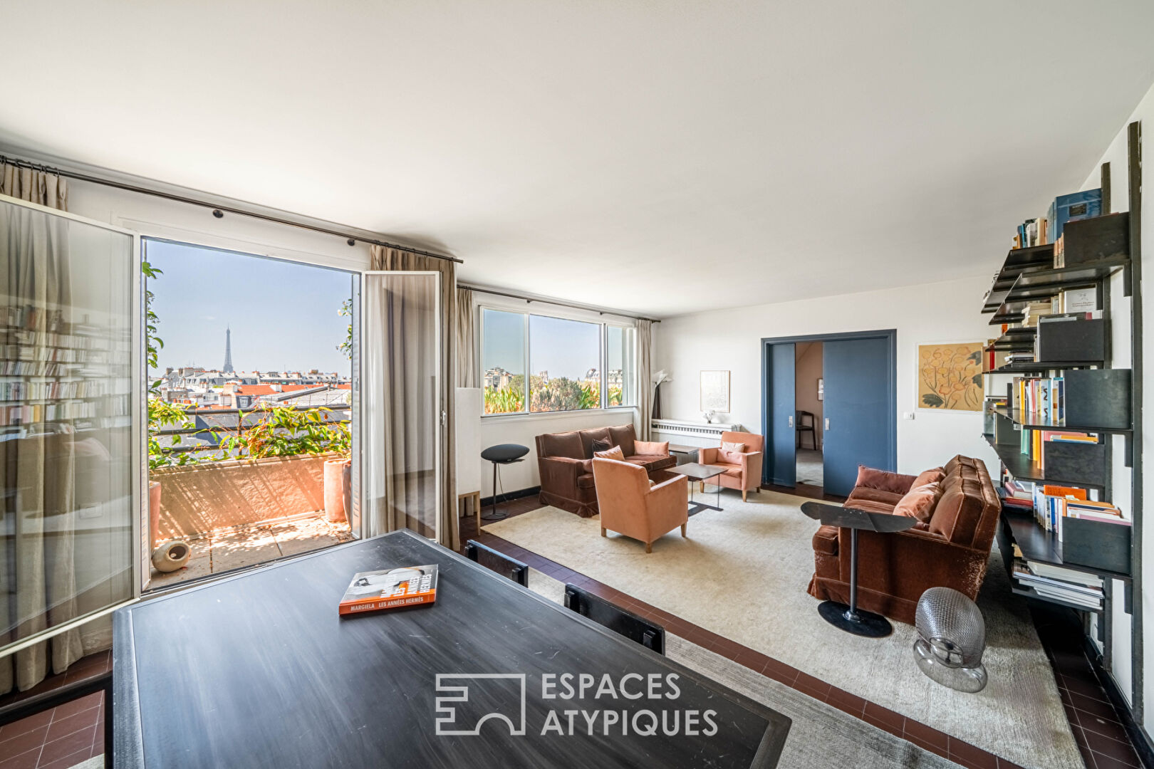 Duplex aux derniers étages avec terrasse vue Tour Eiffel