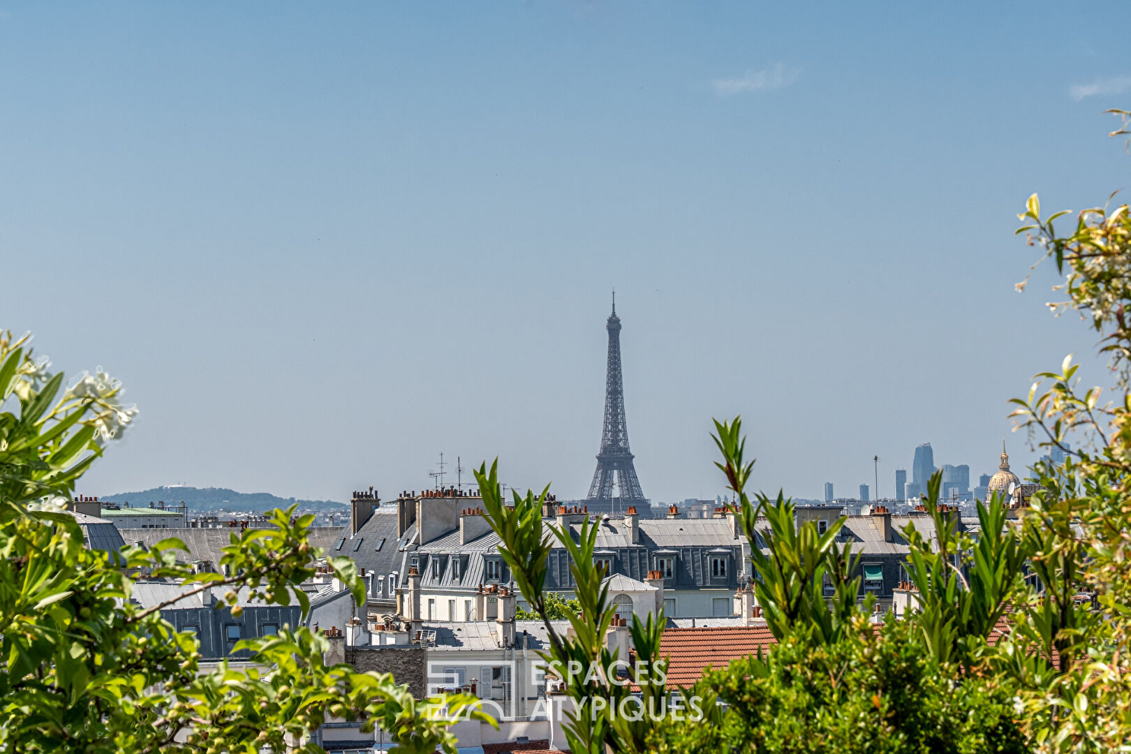 Duplex aux derniers étages avec terrasse vue Tour Eiffel