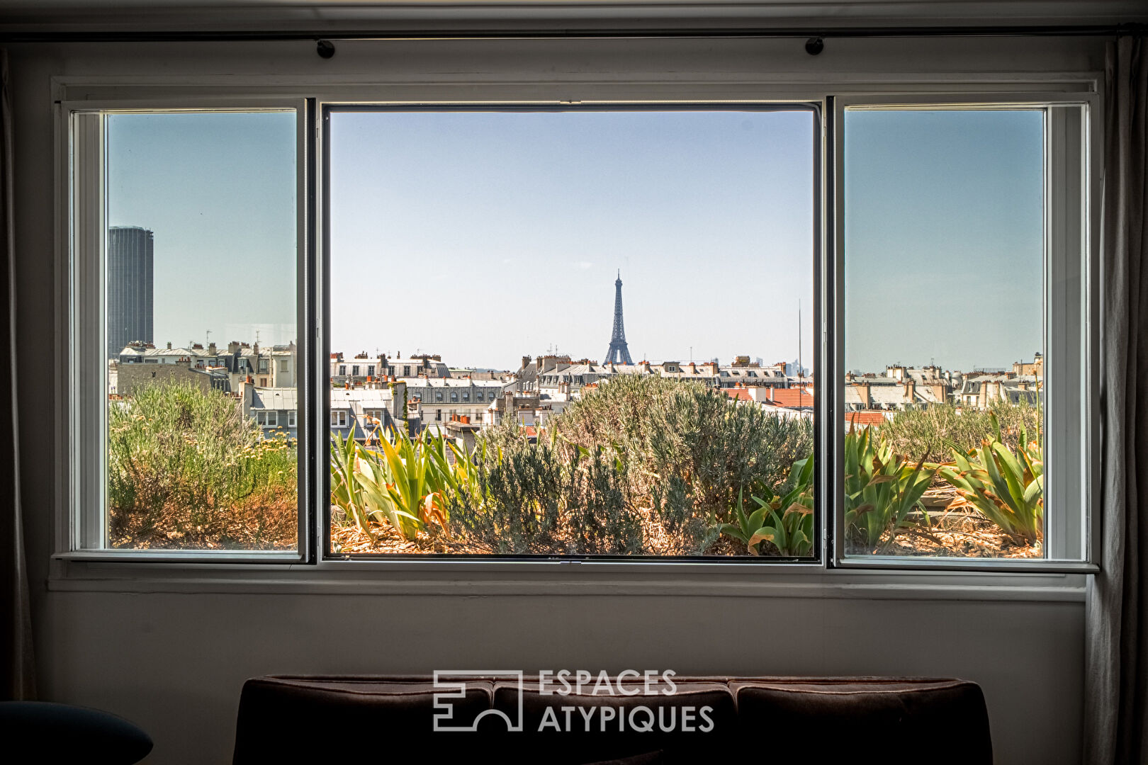 Duplex aux derniers étages avec terrasse vue Tour Eiffel