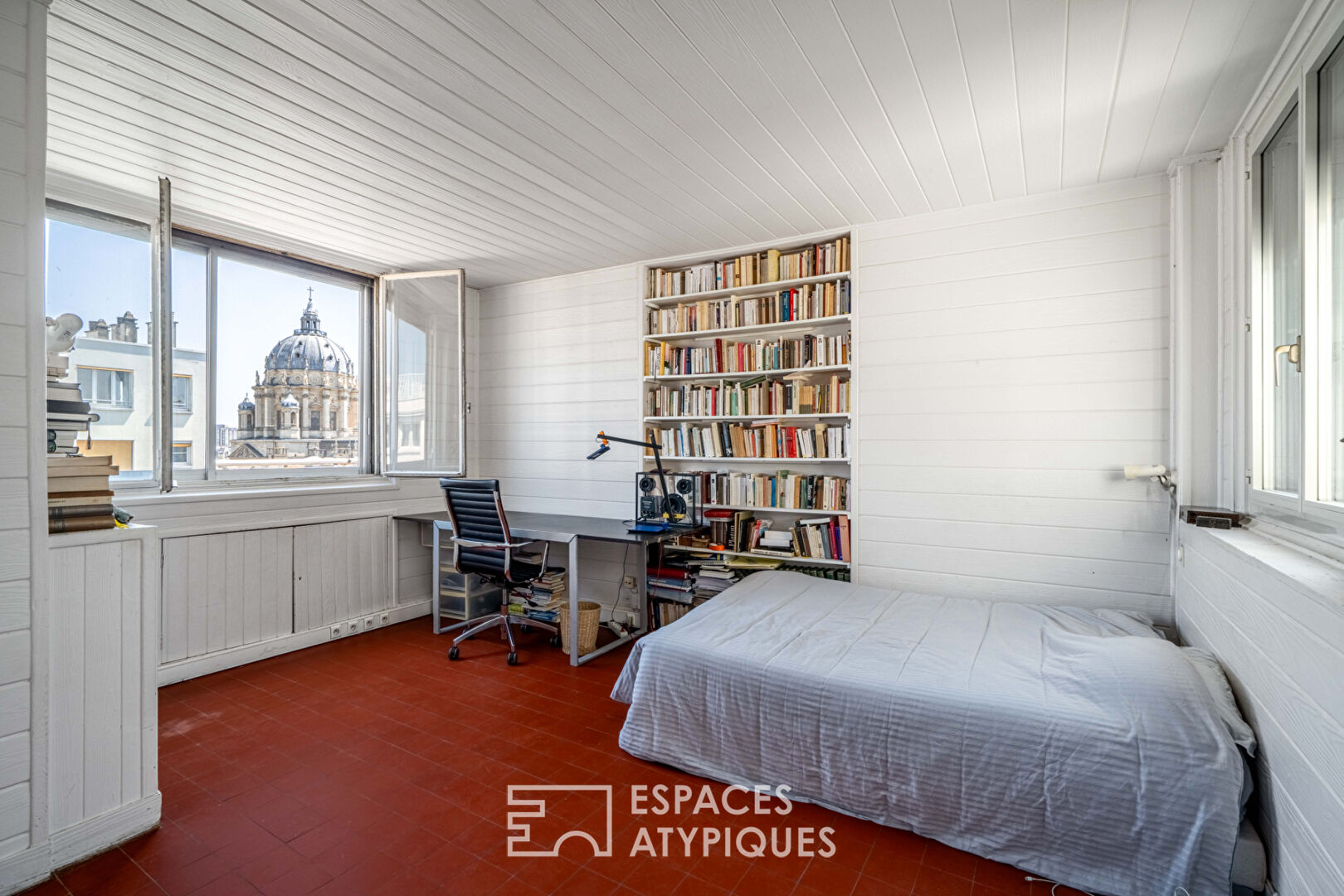 Duplex aux derniers étages avec terrasse vue Tour Eiffel