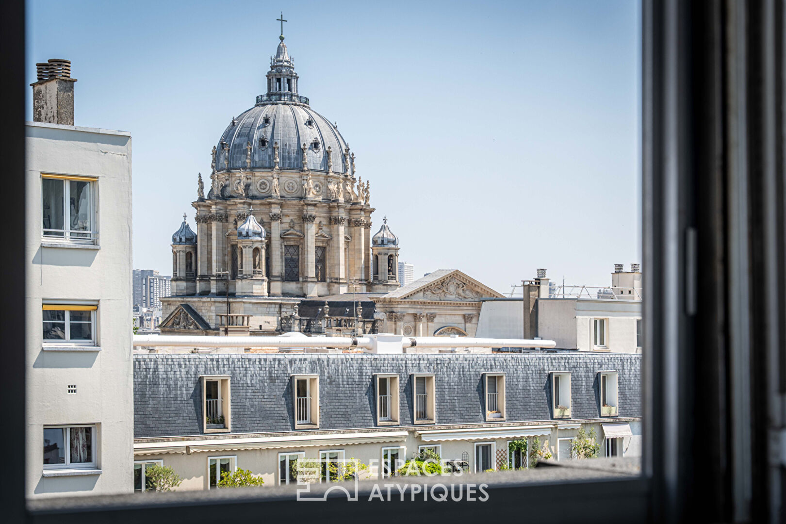 Duplex aux derniers étages avec terrasse vue Tour Eiffel