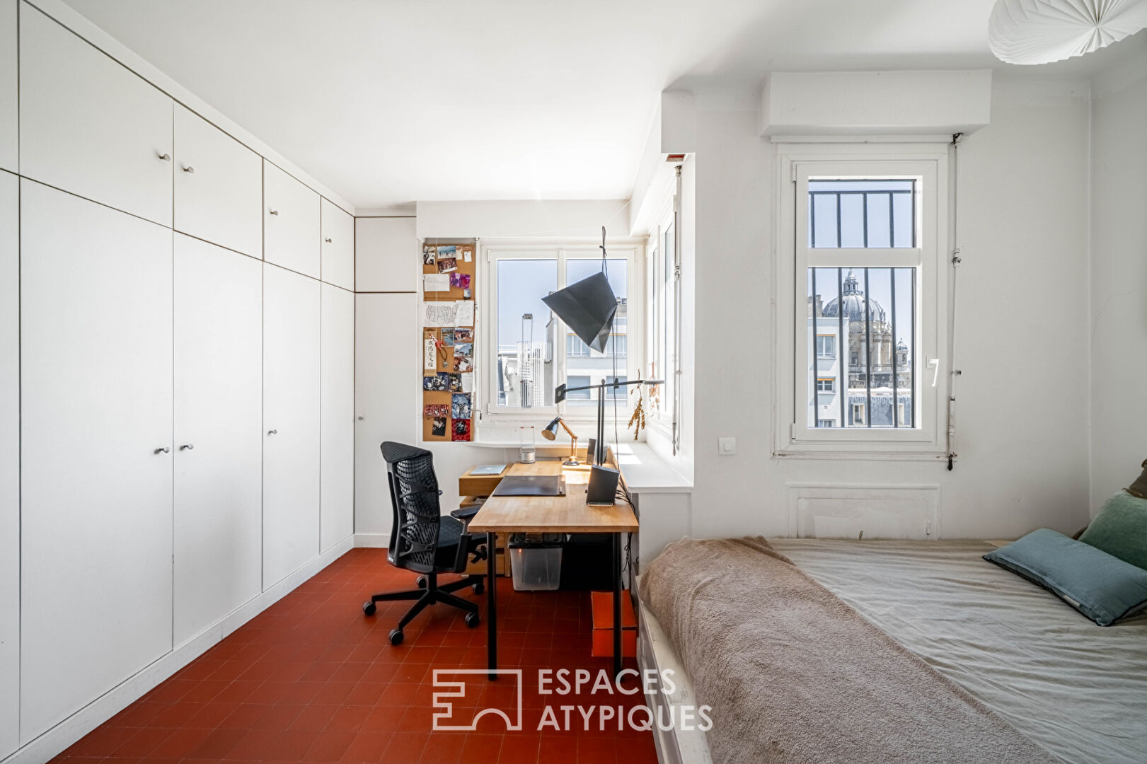 Duplex aux derniers étages avec terrasse vue Tour Eiffel