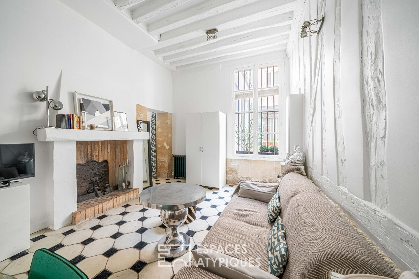 Appartement avec mezzanine sur cour quartier la Monnaie