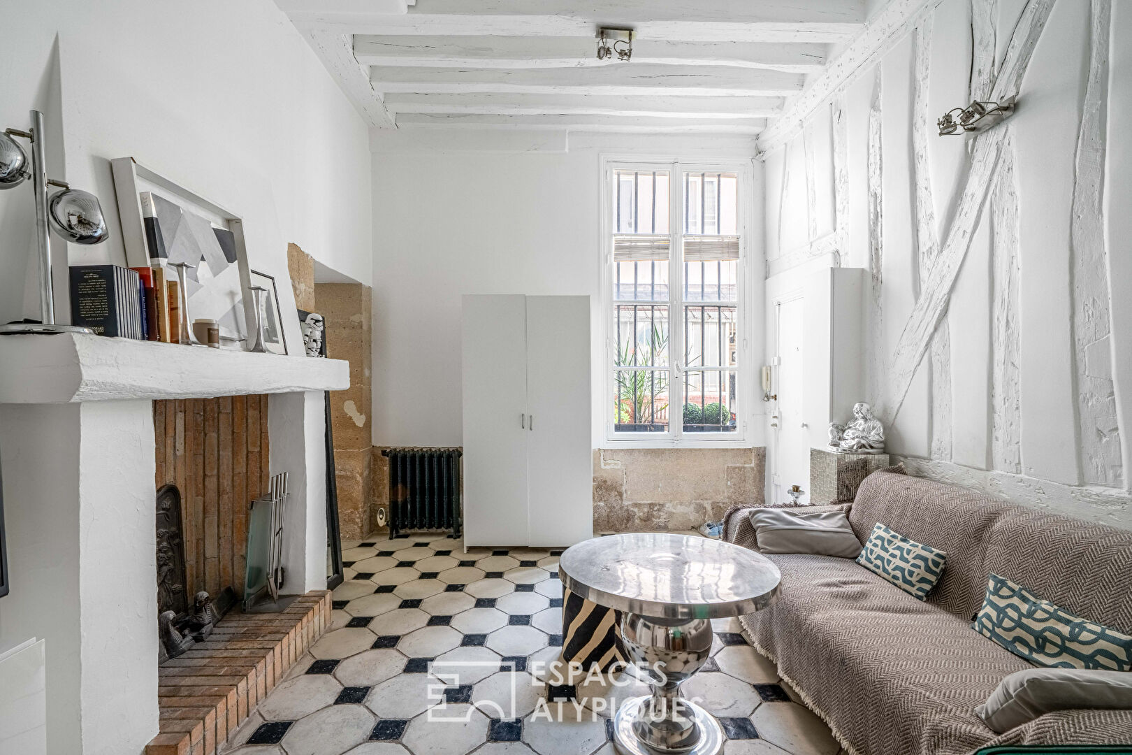 Appartement avec mezzanine sur cour quartier la Monnaie