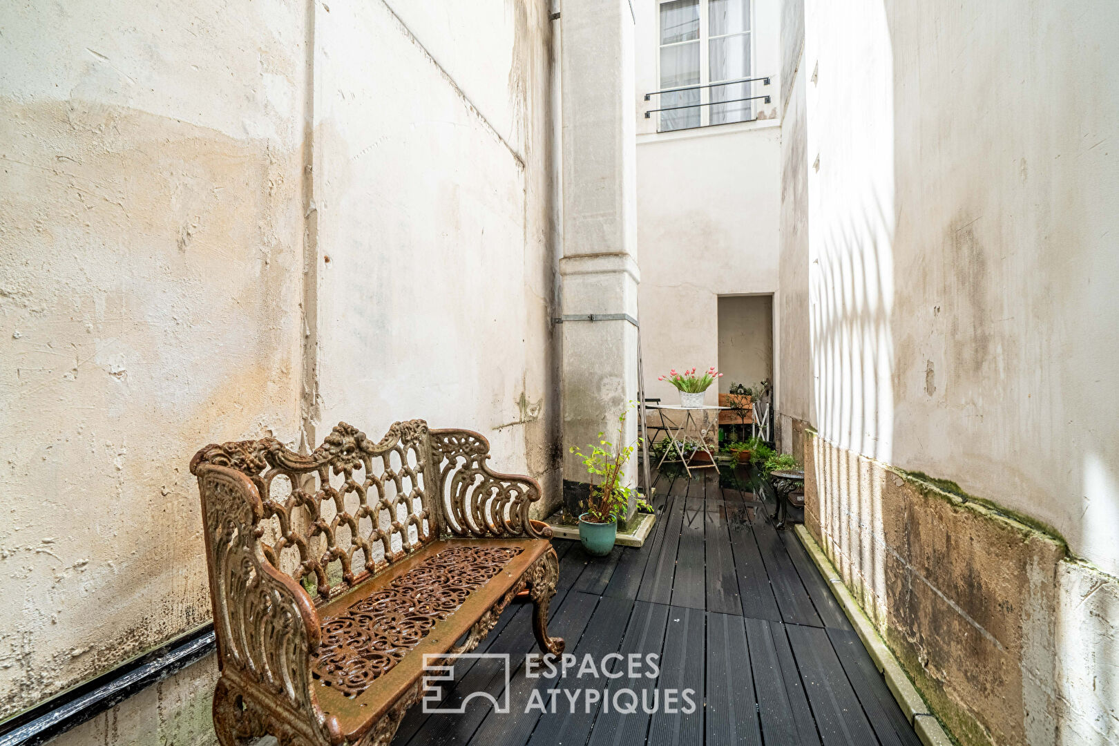 Appartement avec mezzanine sur cour quartier la Monnaie