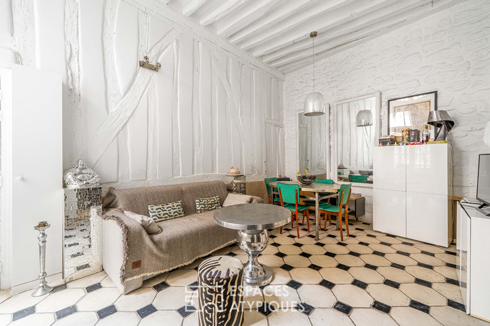 Appartement avec mezzanine sur cour quartier la Monnaie