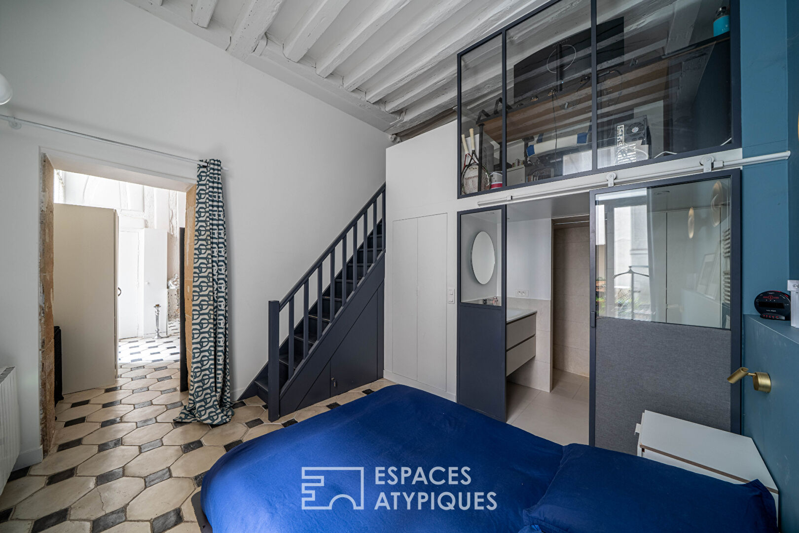 Appartement avec mezzanine sur cour quartier la Monnaie