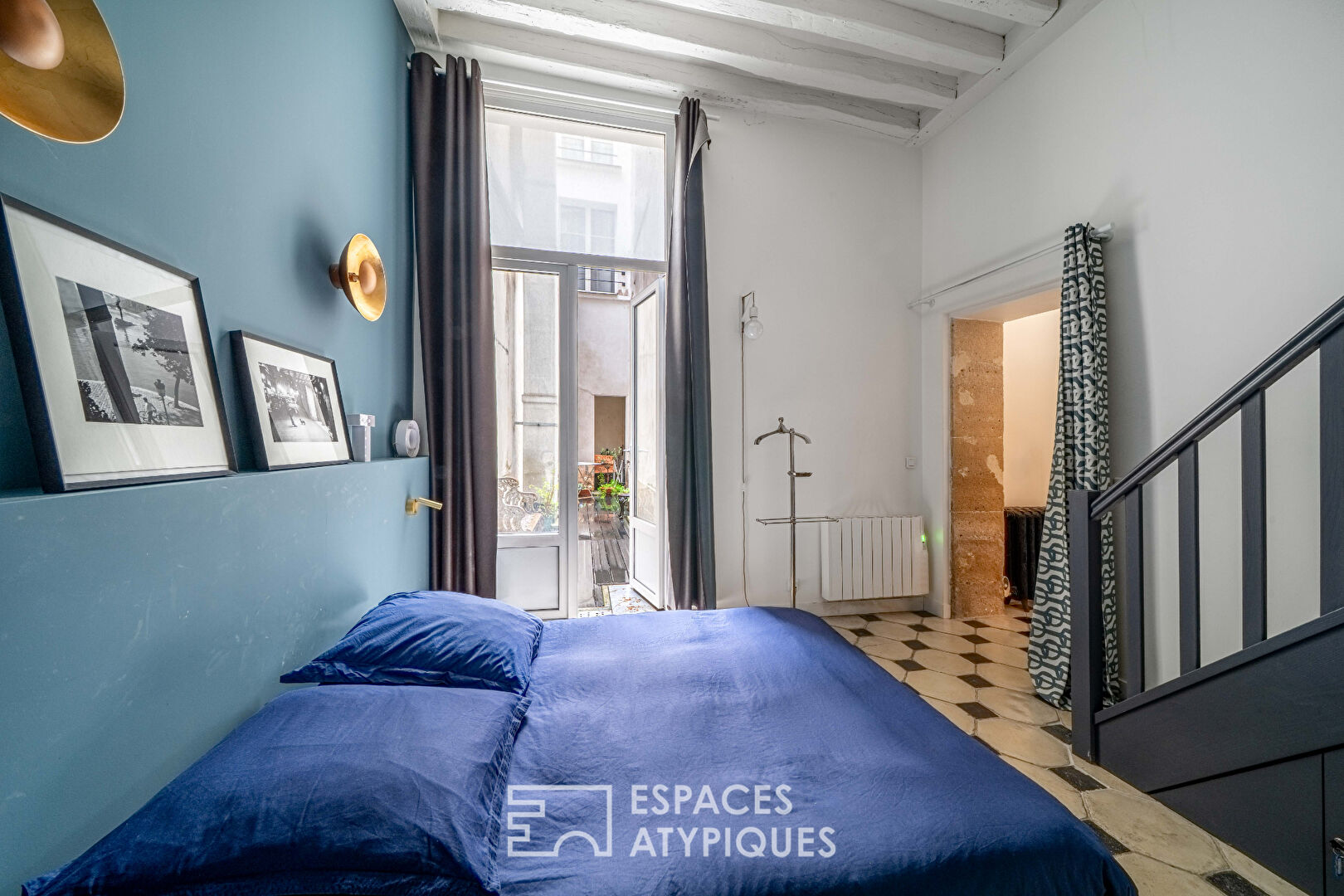 Appartement avec mezzanine sur cour quartier la Monnaie