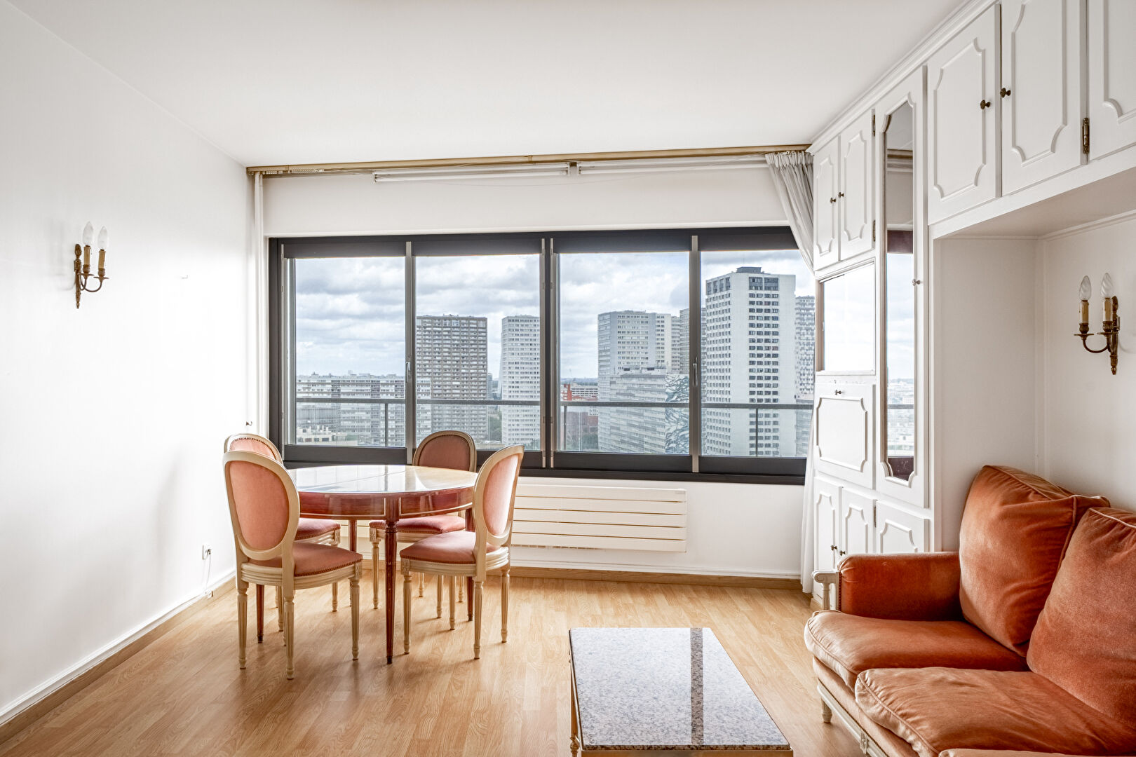 Appartement dans une tour d’architecte avec piscine au dernier étage – quartier Maison Blanche