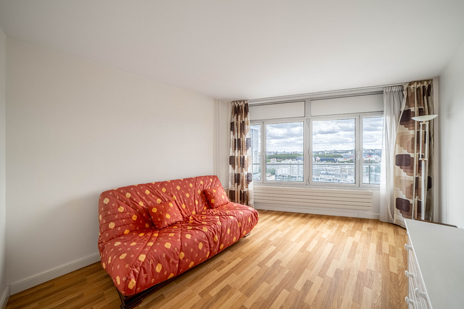 Appartement dans une tour d’architecte avec piscine au dernier étage – quartier Maison Blanche