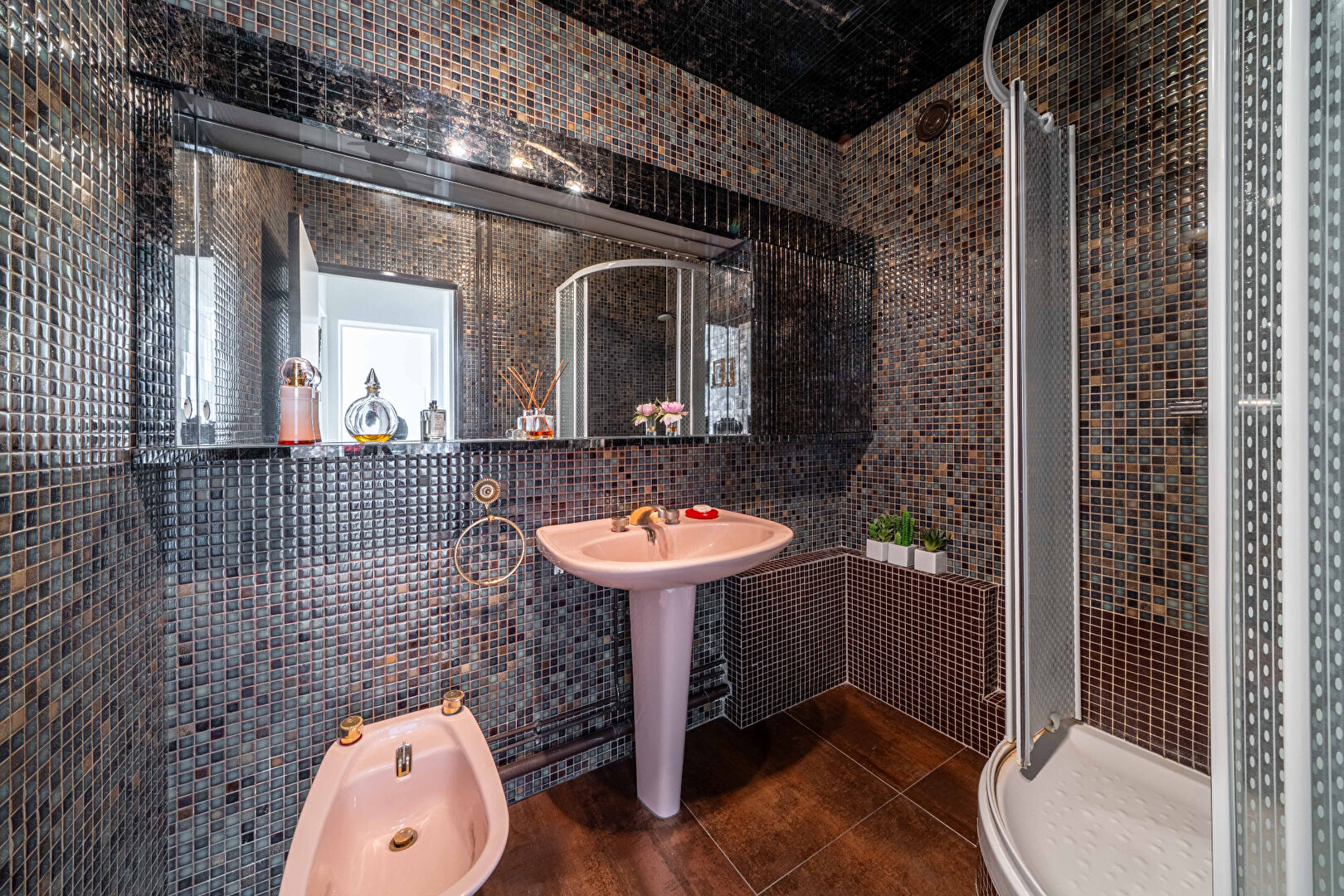 Appartement dans une tour d’architecte avec piscine au dernier étage – quartier Maison Blanche