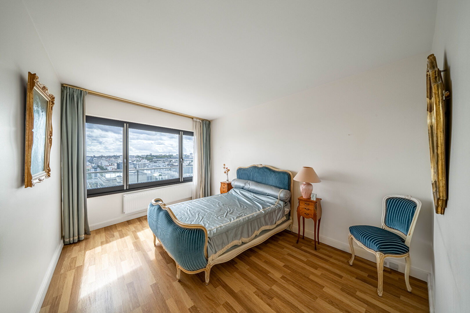 Appartement dans une tour d’architecte avec piscine au dernier étage – quartier Maison Blanche