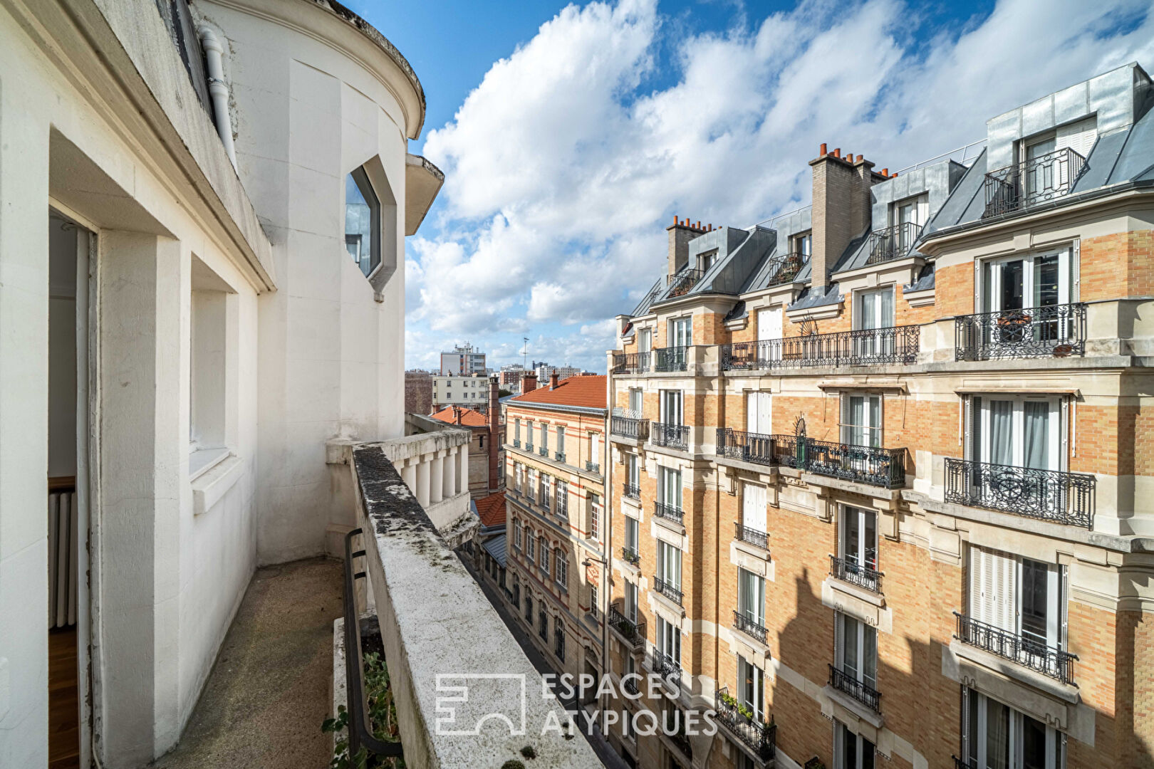 Atelier d’artiste avec balcon, quartier Alesia