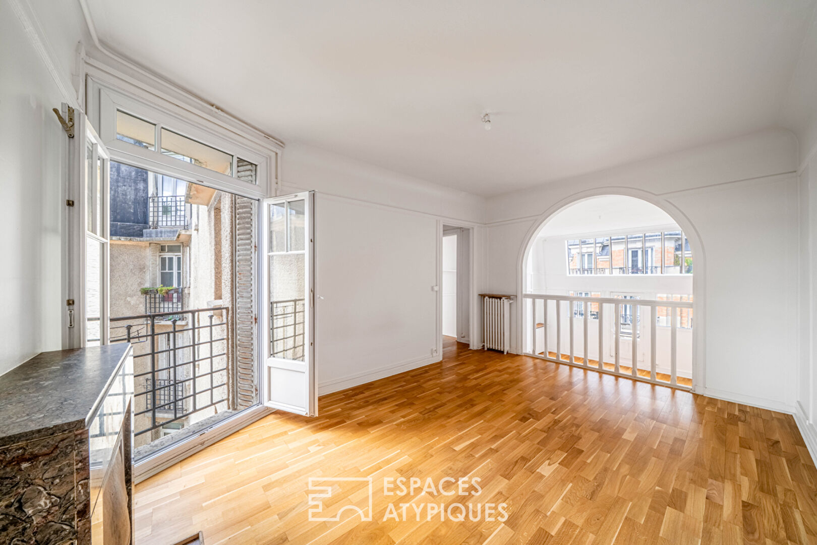 Atelier d’artiste avec balcon, quartier Alesia