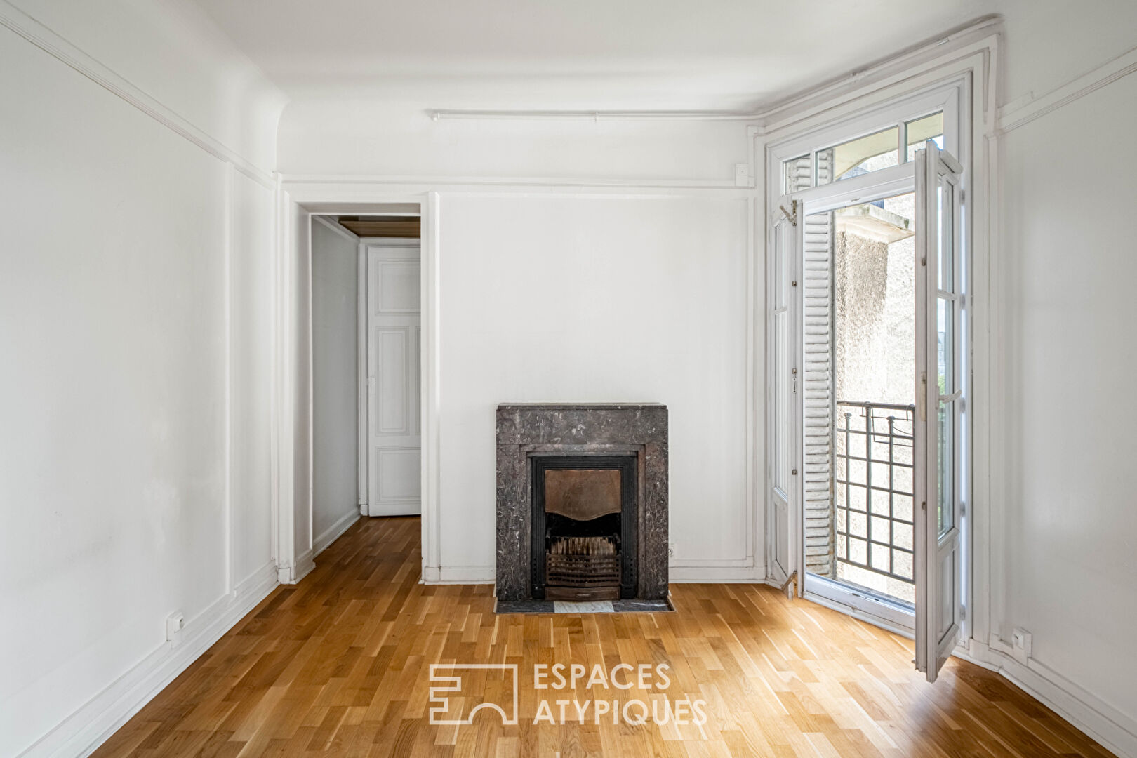 Atelier d’artiste avec balcon, quartier Alesia