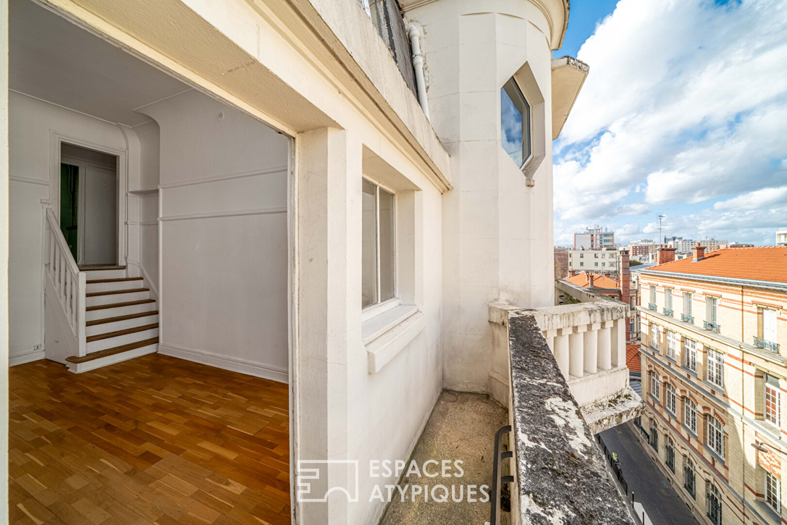 Atelier d’artiste avec balcon, quartier Alesia