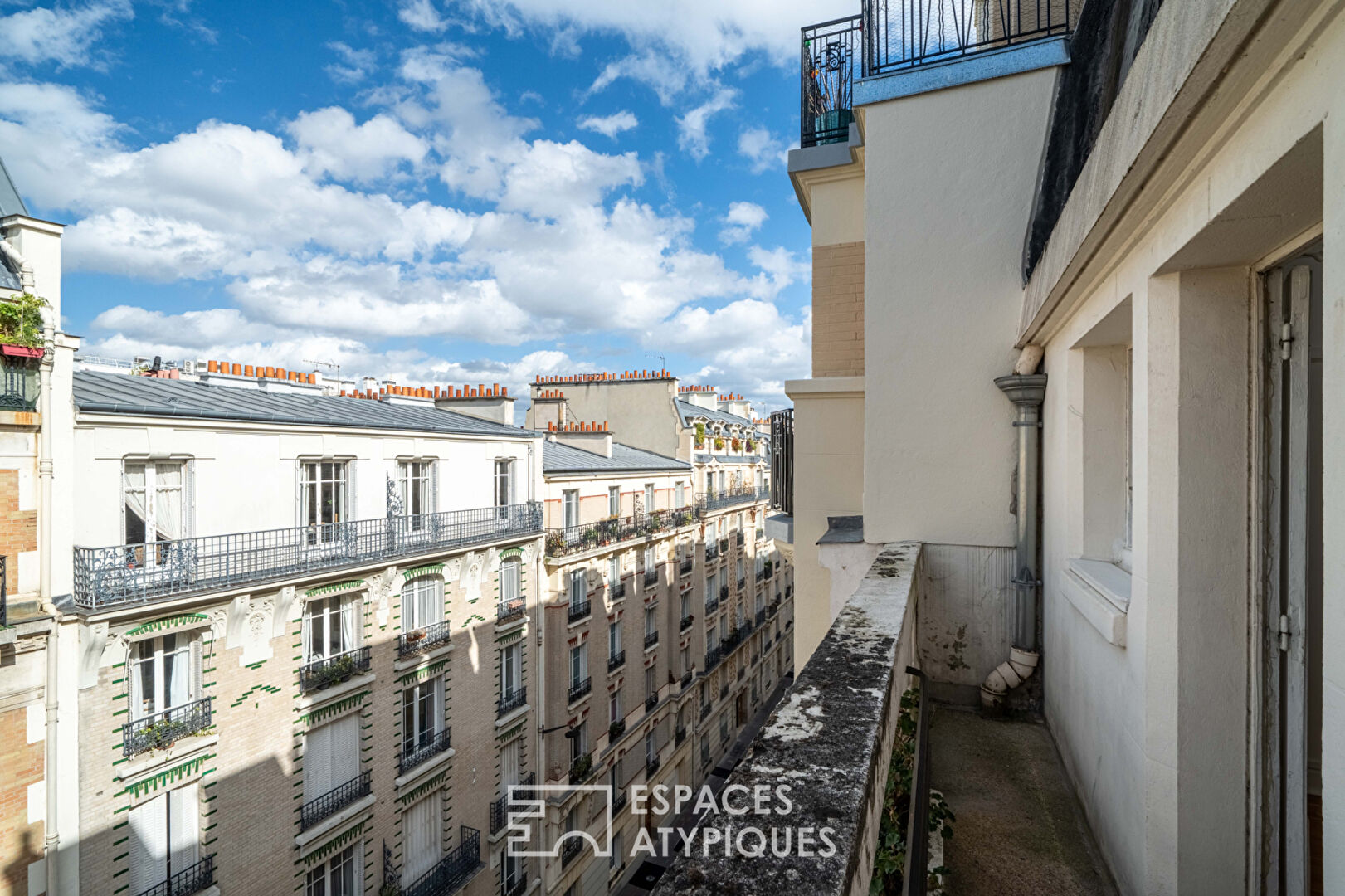 Atelier d’artiste avec balcon, quartier Alesia