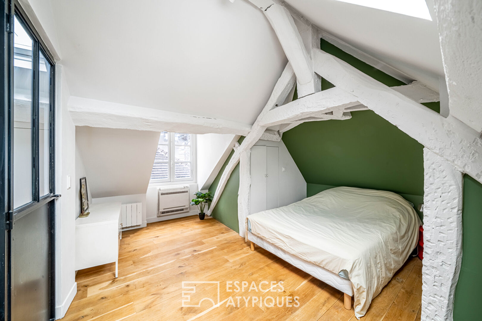 Duplex avec balcon rénové avec soin – Jardin des Plantes