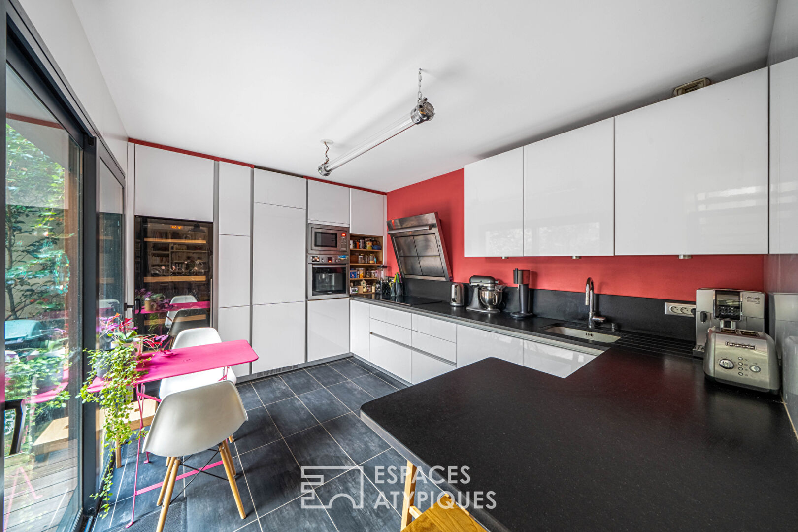 Maison contemporaine avec terrasse arborée