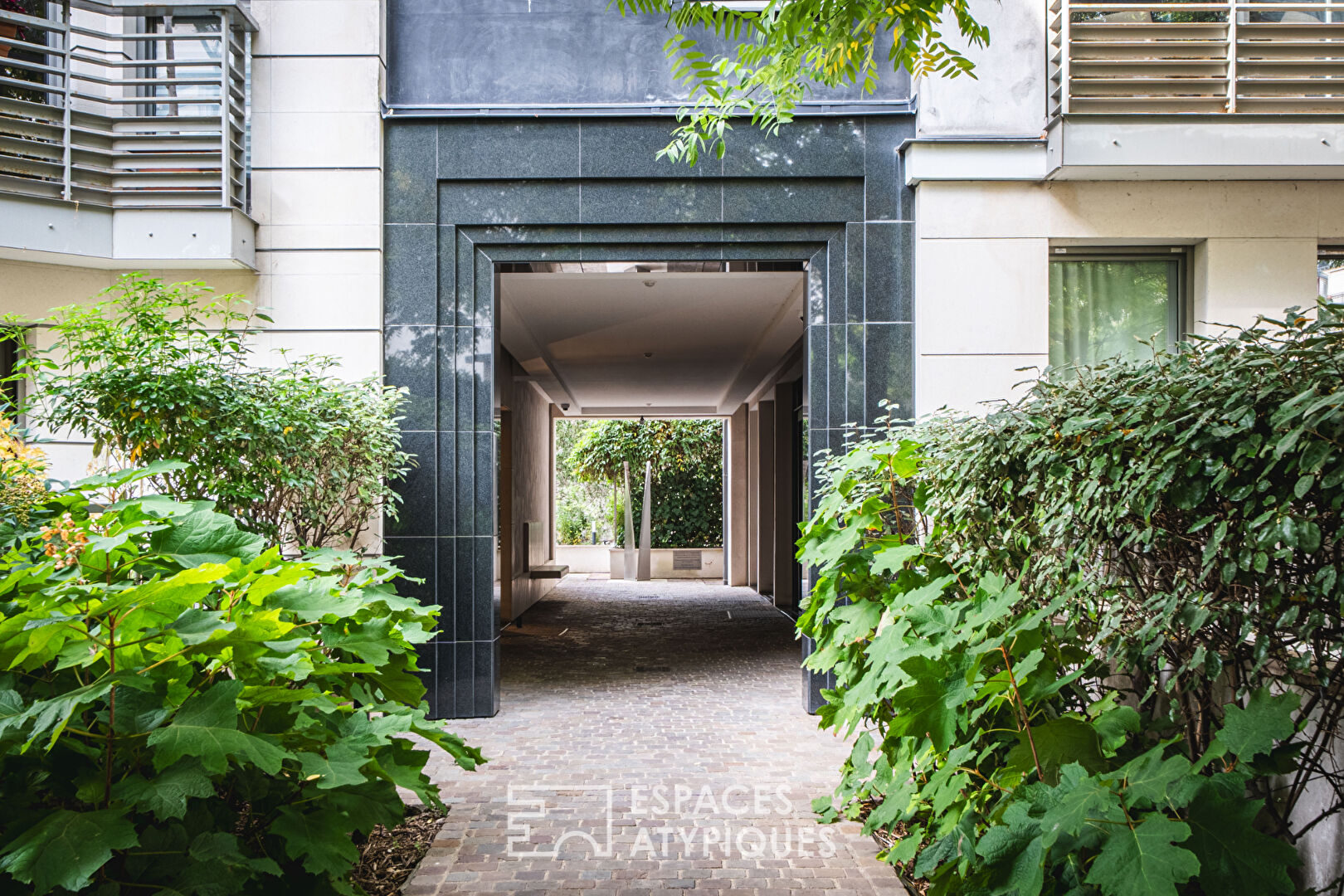 Dernier étage contemporain avec terrasses
