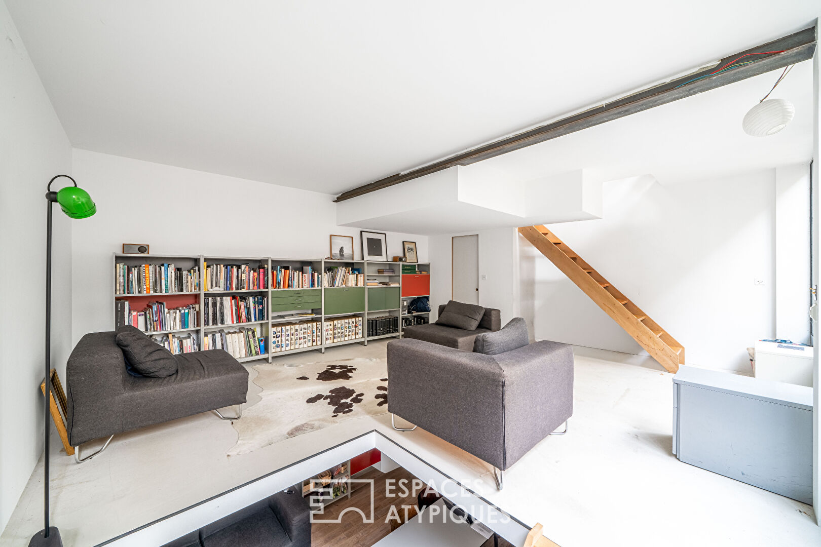 Architect-designed house at the back of the courtyard, with an artist’s studio feel