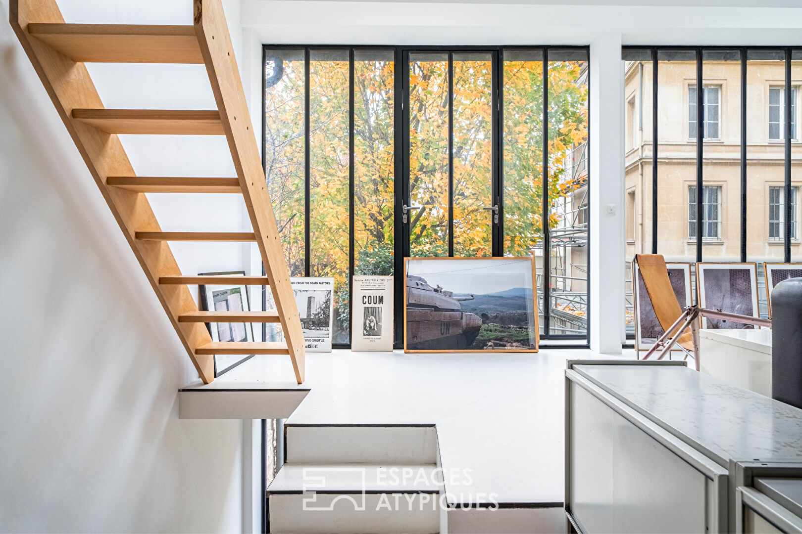 Architect-designed house at the back of the courtyard, with an artist’s studio feel