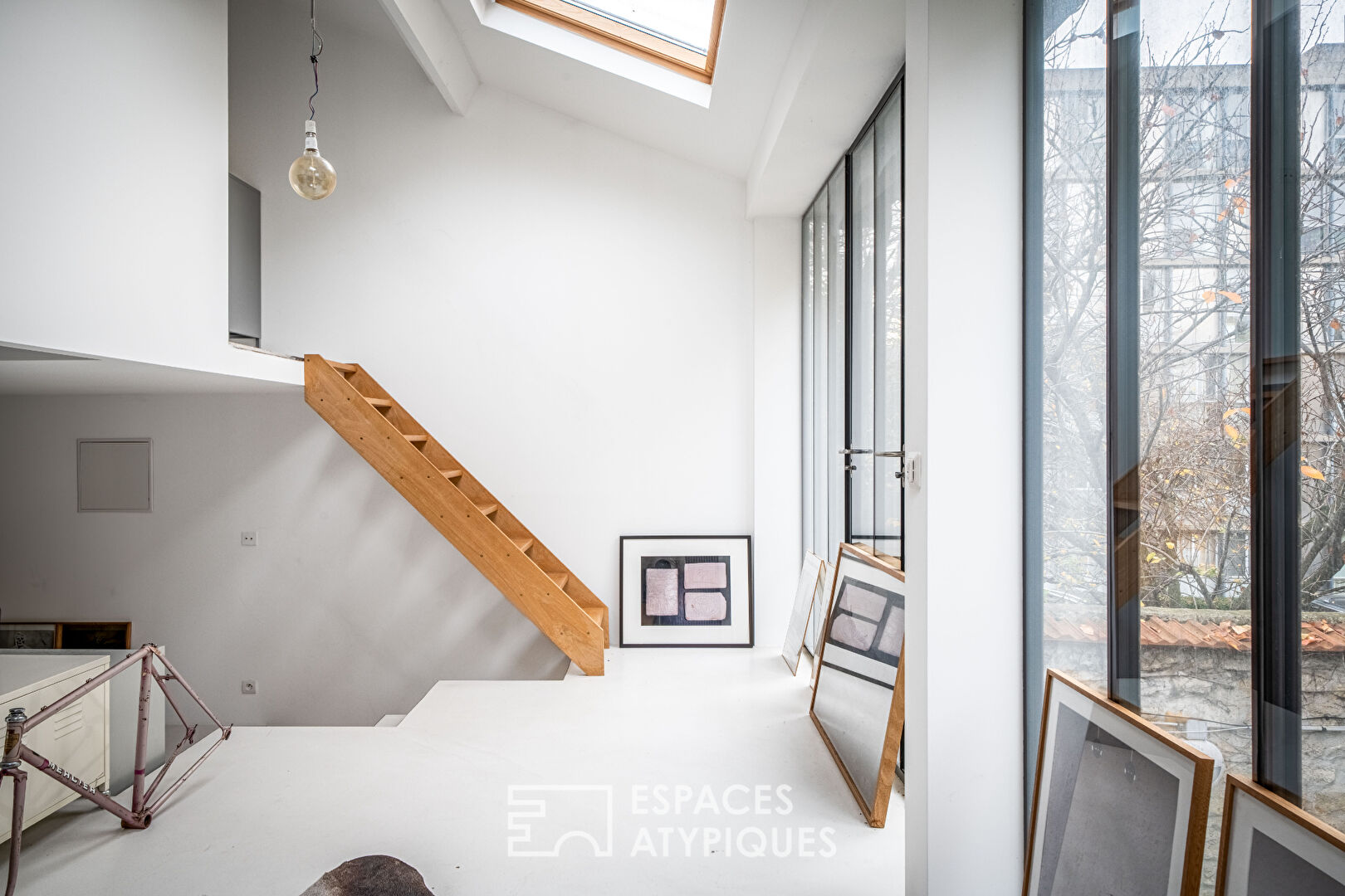 Architect-designed house at the back of the courtyard, with an artist’s studio feel