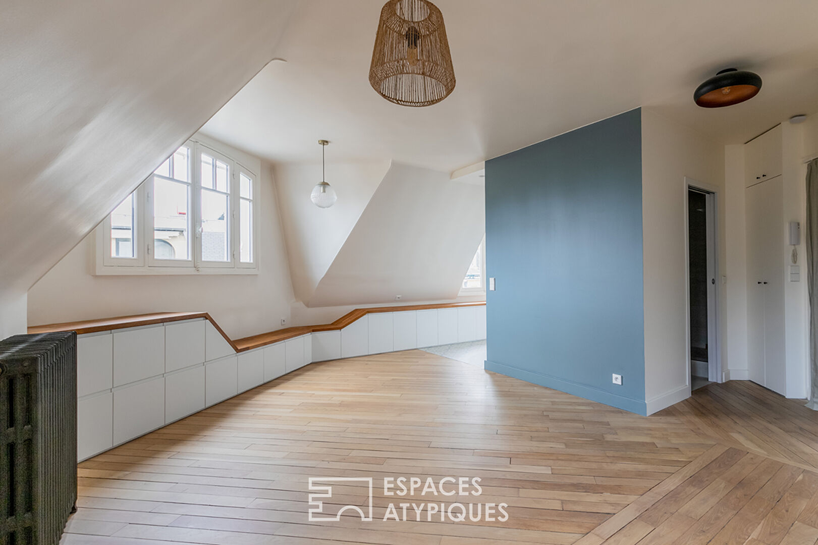 Appartement au denier étage avec vue sur les toits de Paris, quartier Commerce