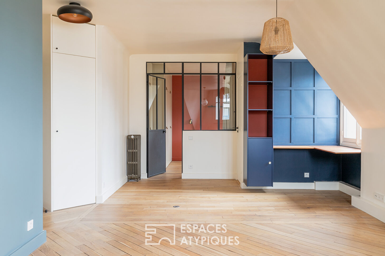 Appartement au denier étage avec vue sur les toits de Paris, quartier Commerce