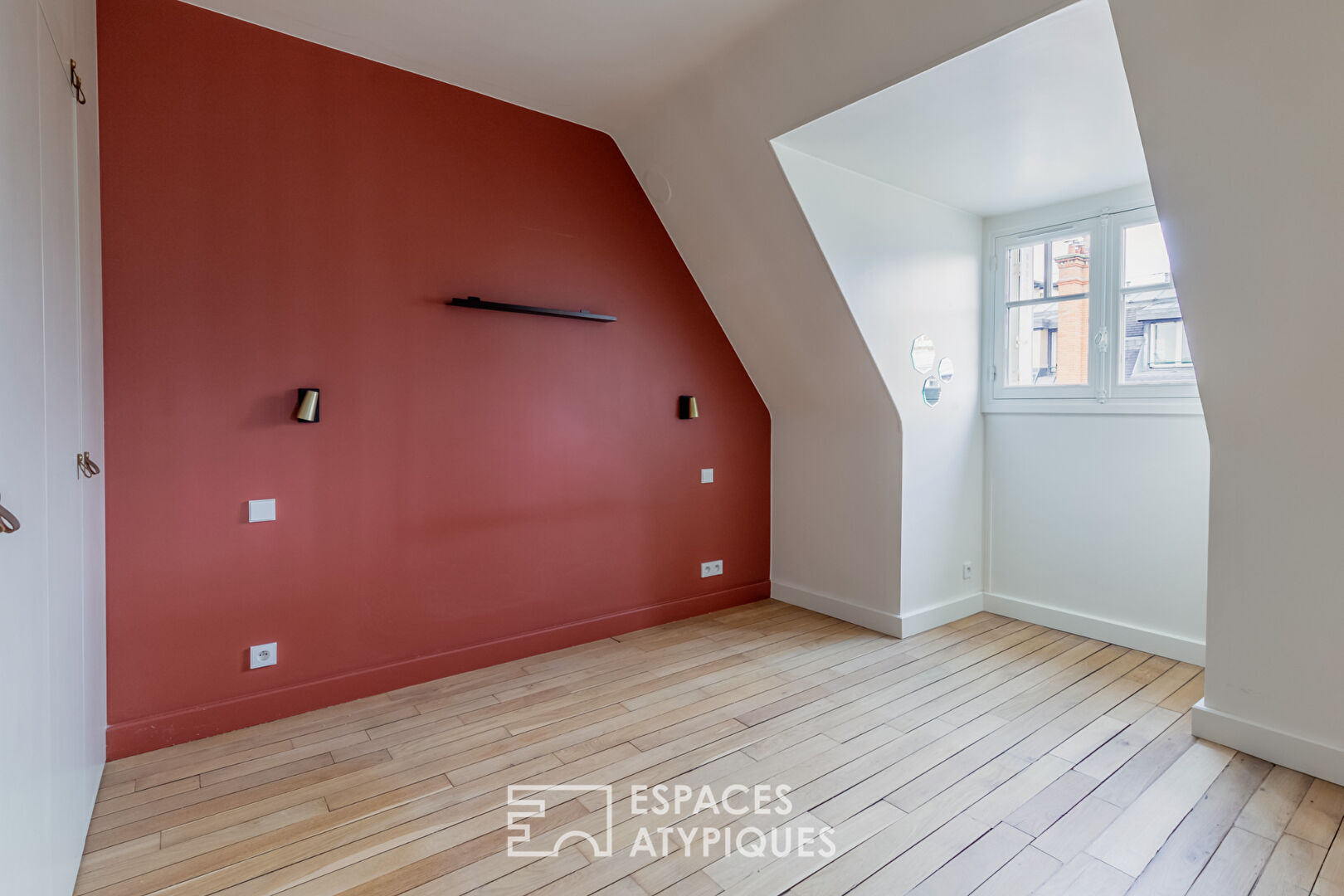 Appartement au denier étage avec vue sur les toits de Paris, quartier Commerce