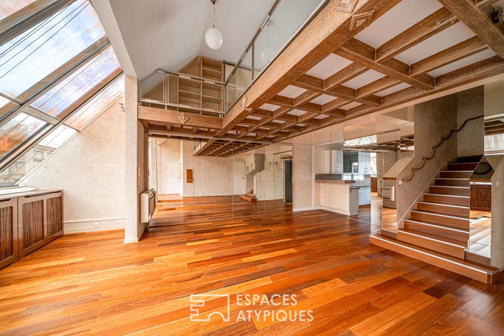 Atelier en dernier étage rue du Moulin Vert