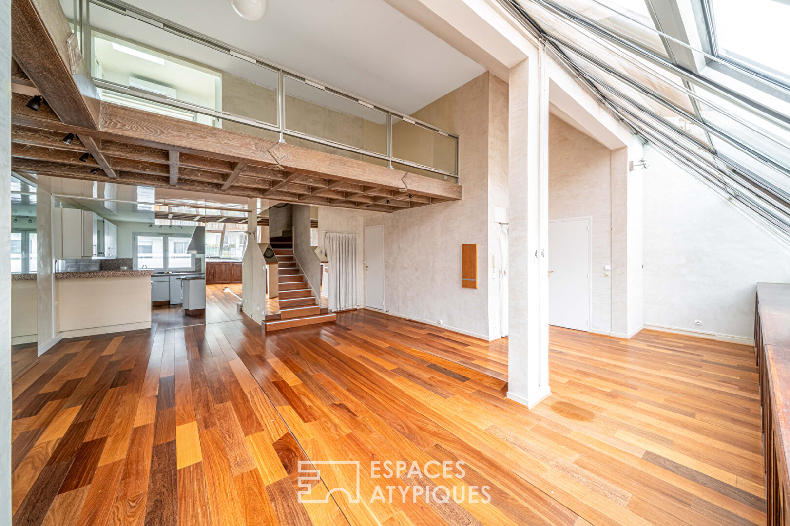 Atelier en dernier étage rue du Moulin Vert