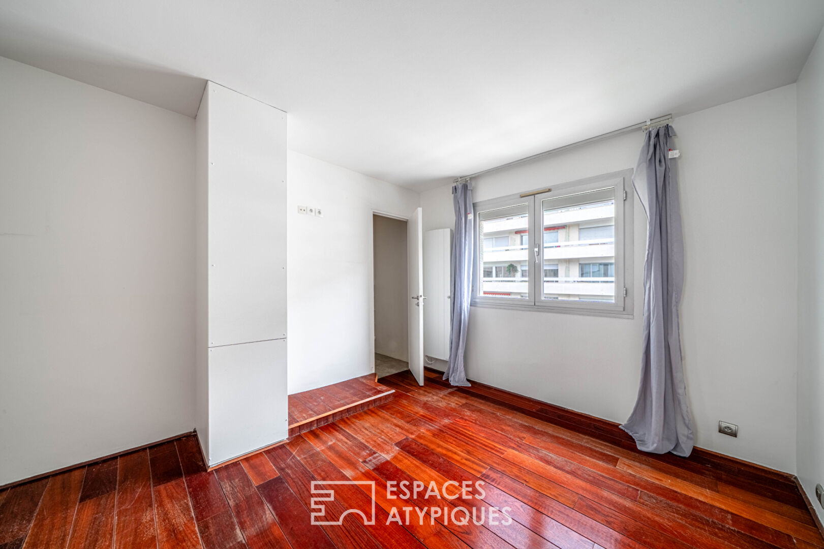 Atelier en dernier étage rue du Moulin Vert