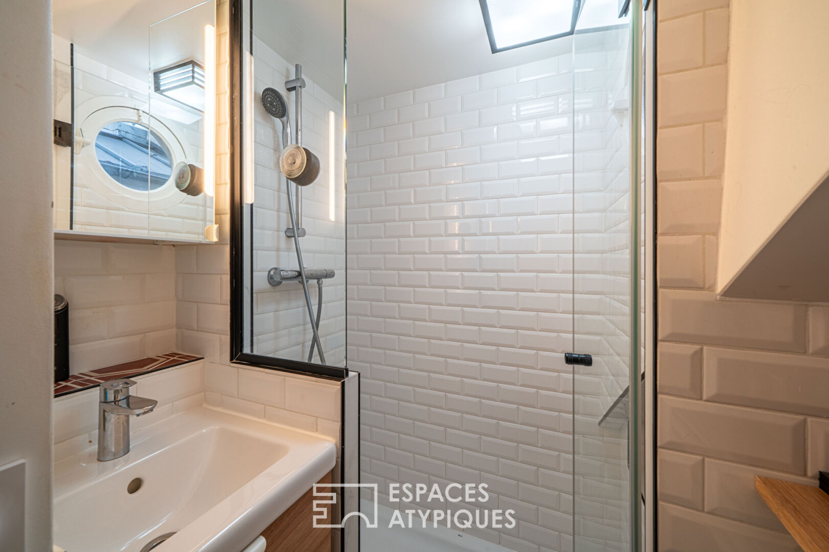 Cocon d&rsquo;architecte sous les toits près des quais de Seine