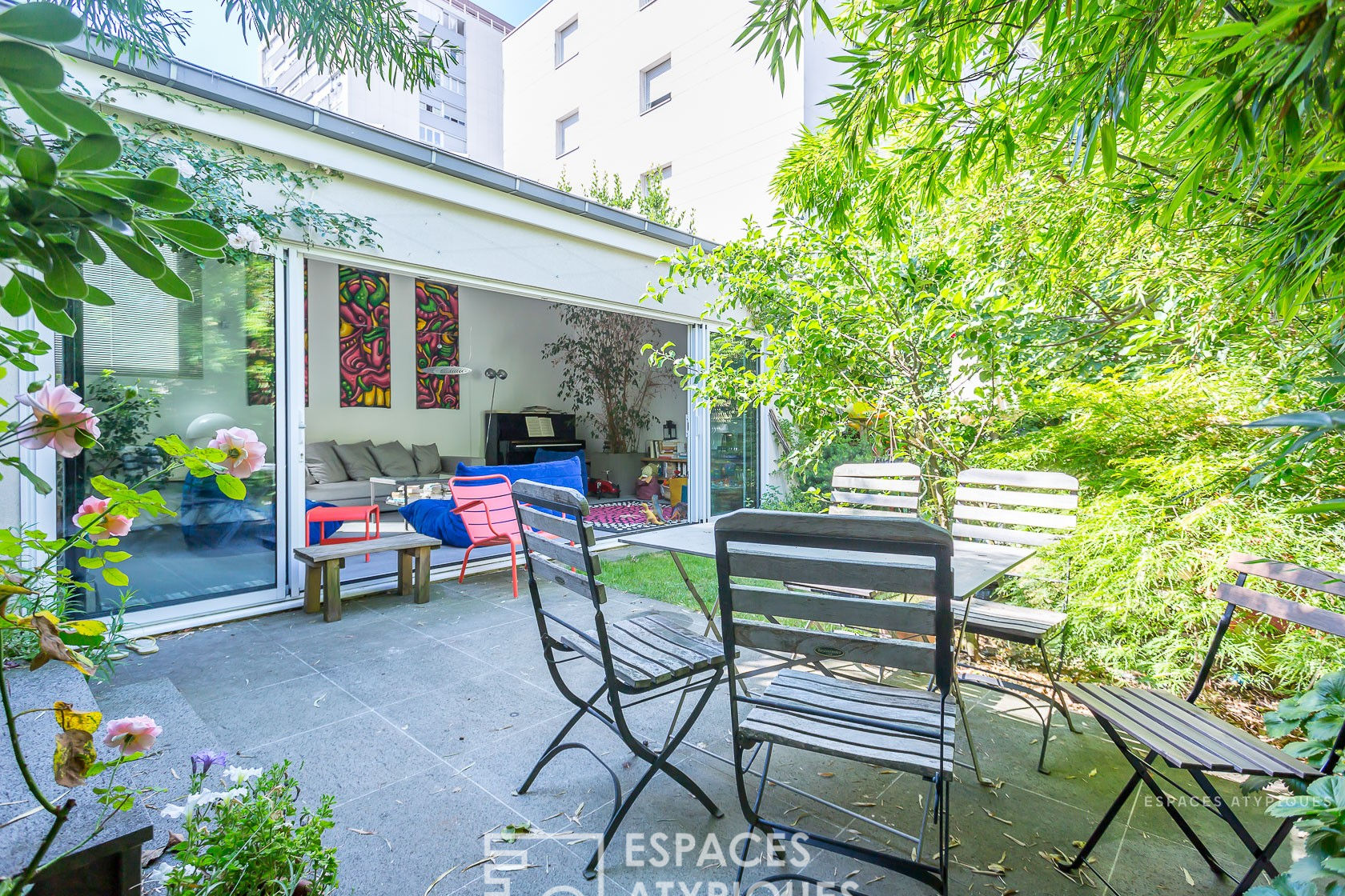 Maison rénovée par architecte avec terrasses et jardin