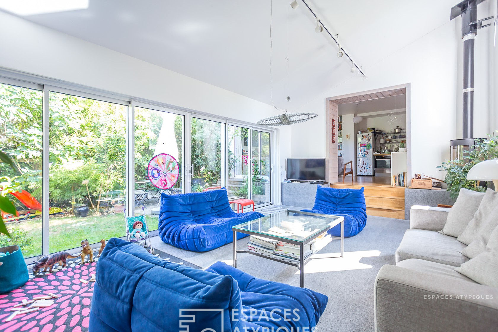 Maison rénovée par architecte avec terrasses et jardin